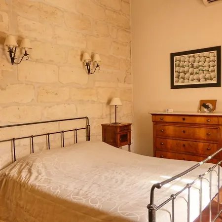 Au Saint Roch - Et Jardin Hotel Aviñón