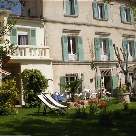 Au Saint Roch - Et Jardin Hotel Aviñón