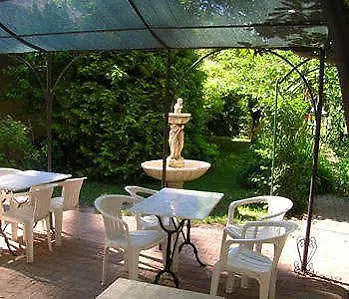 Au Saint Roch - Et Jardin Hotel Aviñón