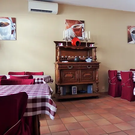 Hotel Au Saint Roch - Et Jardin Aviñón