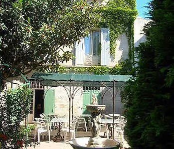Au Saint Roch - Et Jardin אביניון