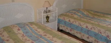 Au Saint Roch - Et Jardin מלון